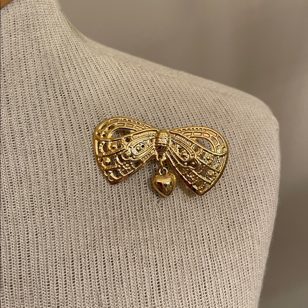 Vintage Carrington Jewelers Filigree 'Heart & Bow Pin' Dangle Brooch Gold-tone - Picture 12 of 16